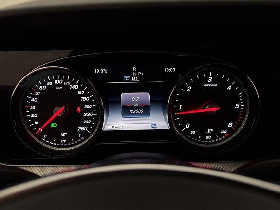 Mercedes-Benz E200 18 of 30