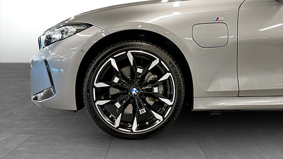 BMW 330e 9 of 9