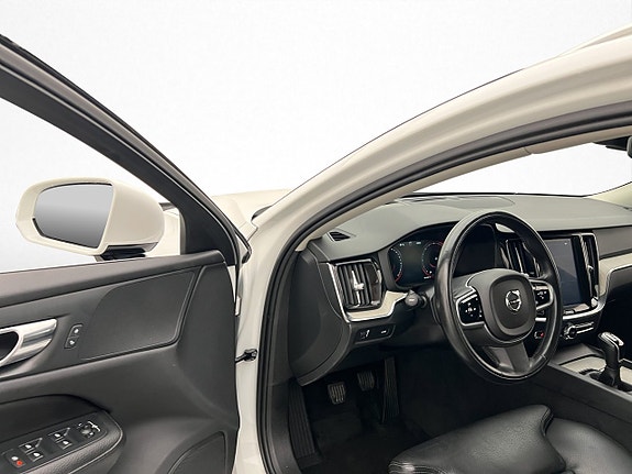 Volvo V60 11 of 30