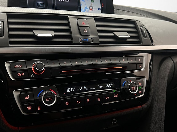 BMW 320i 22 of 29
