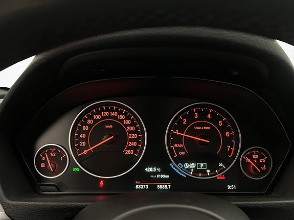 BMW 320i 18 of 29