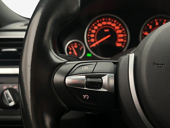 BMW 320i 25 of 29