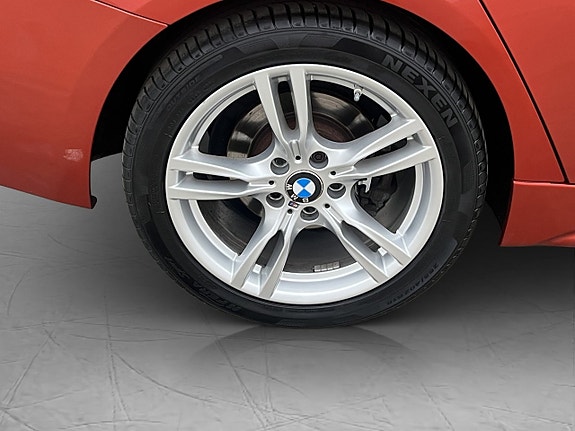 BMW 320i 28 of 29
