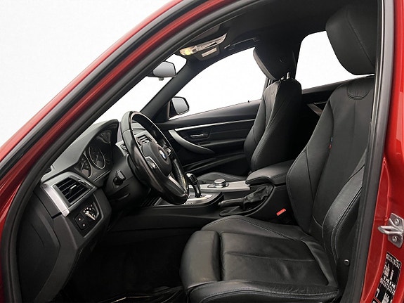 BMW 320i 13 of 29