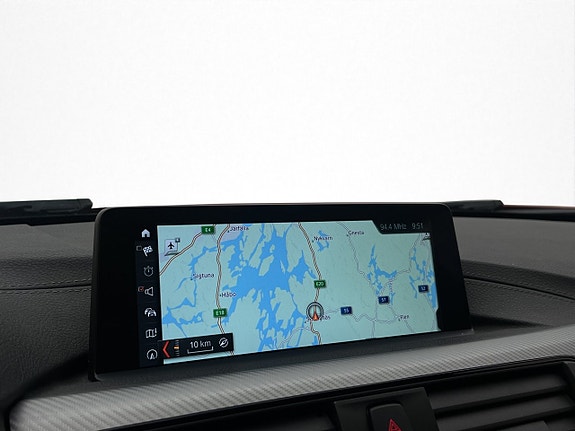 BMW 320i 19 of 29