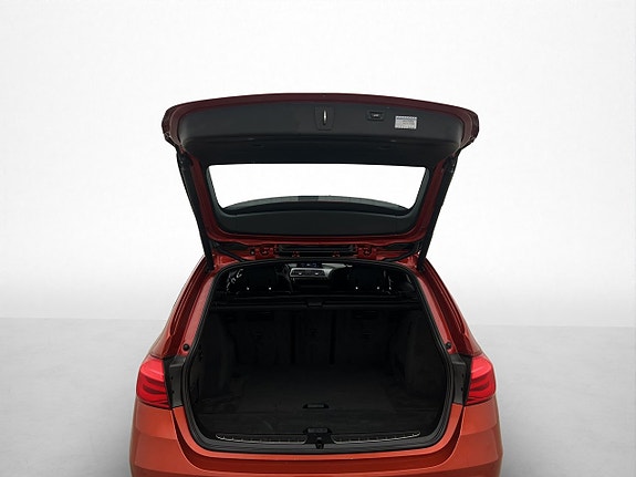 BMW 320i 10 of 29