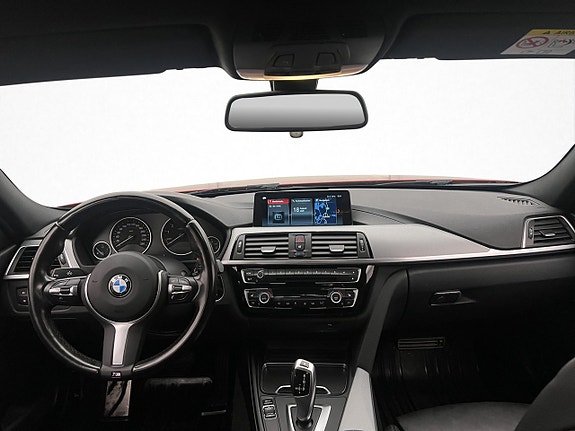 BMW 320i 14 of 29