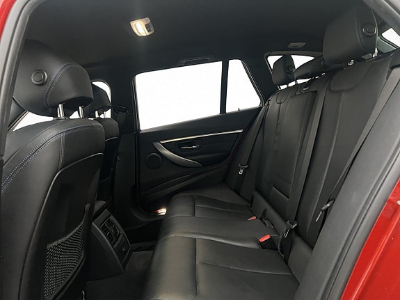 BMW 320i 17 of 29