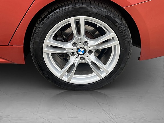 BMW 320i 27 of 29