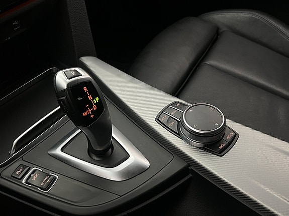 BMW 320i 23 of 29