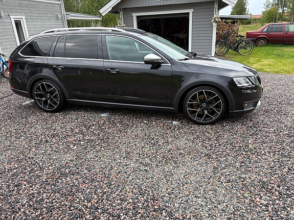 Skoda Octavia Scout 6 of 10