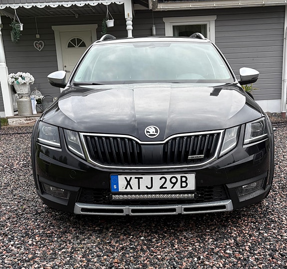Skoda Octavia Scout 4 of 10