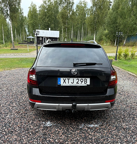 Skoda Octavia Scout 3 of 10