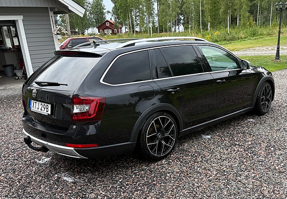 Skoda Octavia Scout 5 of 10