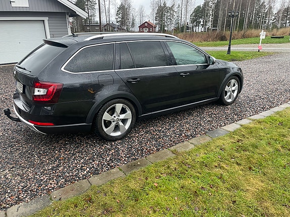 Skoda Octavia Scout 8 of 10