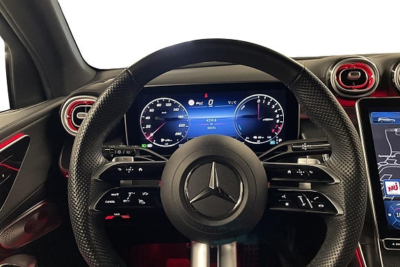 Mercedes-Benz GLC300 e 12 of 22