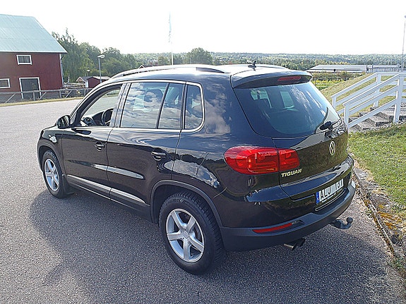 Volkswagen Tiguan 3 of 16