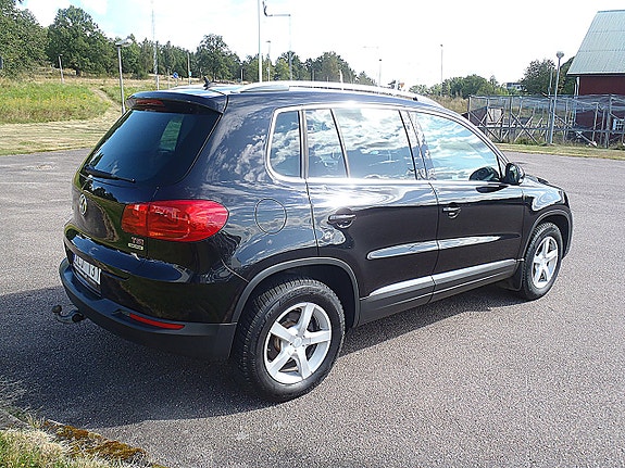 Volkswagen Tiguan 4 of 16