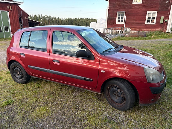 Renault Clio 2 of 6