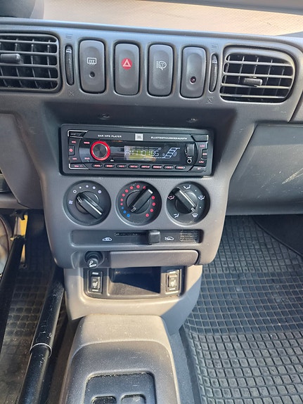 Nissan Micra 16 of 19