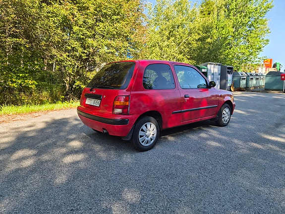 Nissan Micra 7 of 19