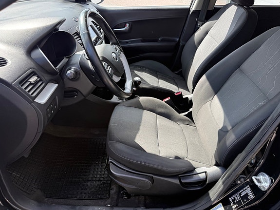 Kia Picanto 8 of 13