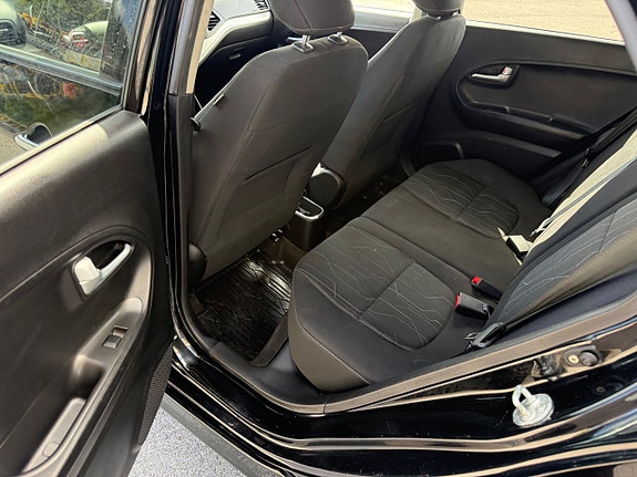 Kia Picanto 11 of 13