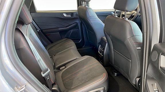 Ford Kuga 5 of 9