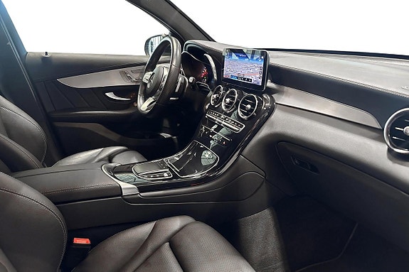 Mercedes-Benz GLC300 de 8 of 12