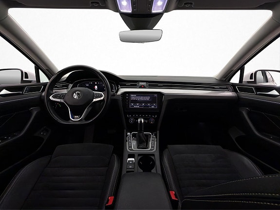 Volkswagen Passat 12 of 30