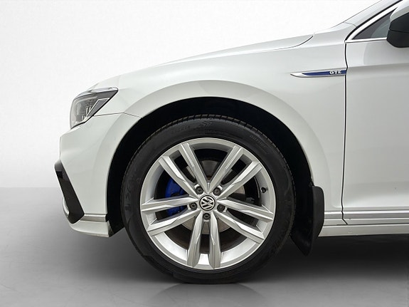 Volkswagen Passat 27 of 30