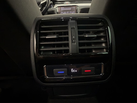 Volkswagen Passat 17 of 30