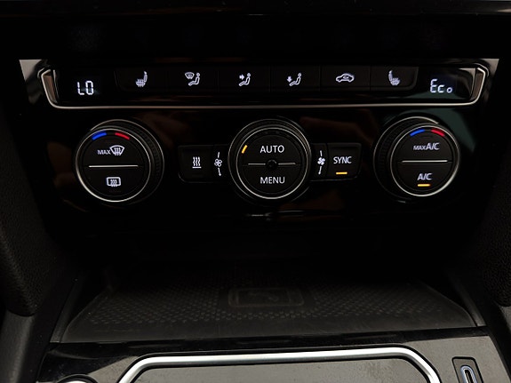 Volkswagen Passat 23 of 30