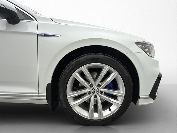 Volkswagen Passat 30 of 30