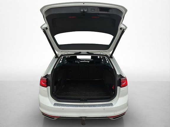 Volkswagen Passat 10 of 30