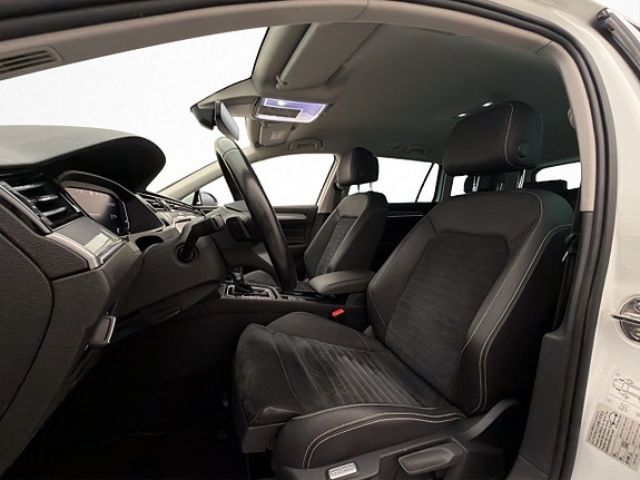 Volkswagen Passat 18 of 30