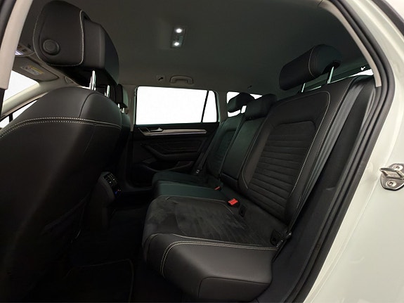 Volkswagen Passat 16 of 30