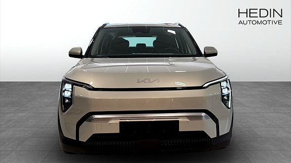 Kia EV3 2 of 12
