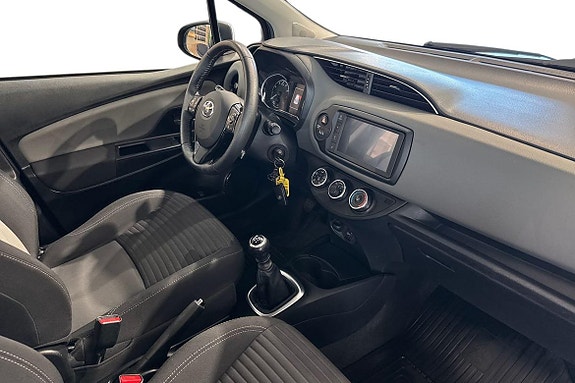 Toyota Yaris 7 of 21