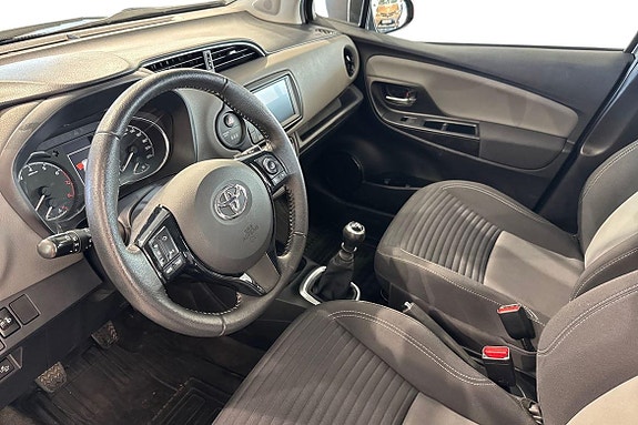 Toyota Yaris 14 of 21