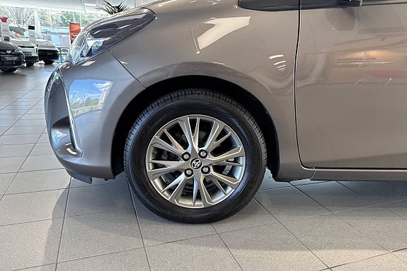 Toyota Yaris 17 of 21