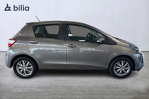 Toyota Yaris 18 of 21