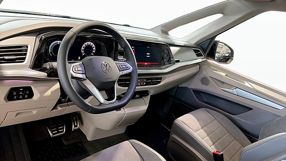 Volkswagen Multivan 7 of 16
