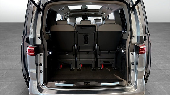 Volkswagen Multivan 14 of 16