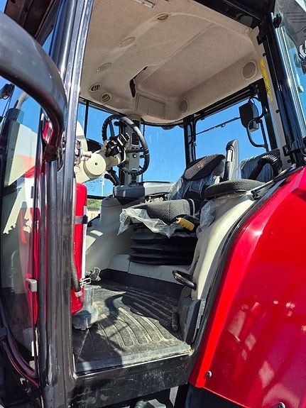 Massey Ferguson 6718 S 9 of 11