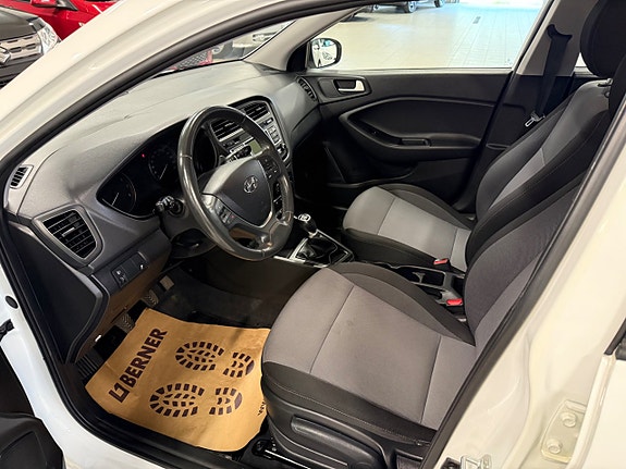 Hyundai i20 8 of 10