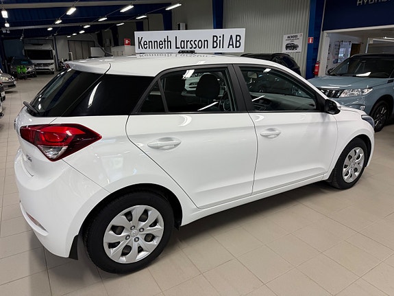 Hyundai i20 2 of 10