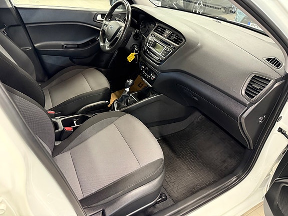 Hyundai i20 5 of 10