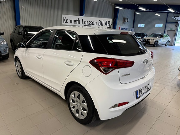 Hyundai i20 3 of 10