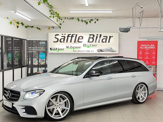 Mercedes-Benz E220 2 of 30